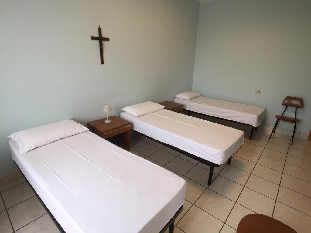 Casa Religiosa Per Ferie Ancelle Del Santuario Hotel โรม ภายนอก รูปภาพ