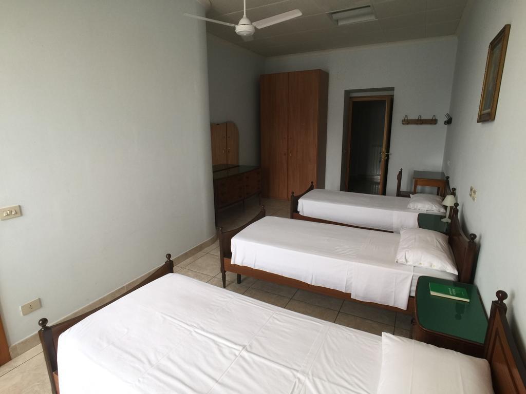 Casa Religiosa Per Ferie Ancelle Del Santuario Hotel โรม ภายนอก รูปภาพ