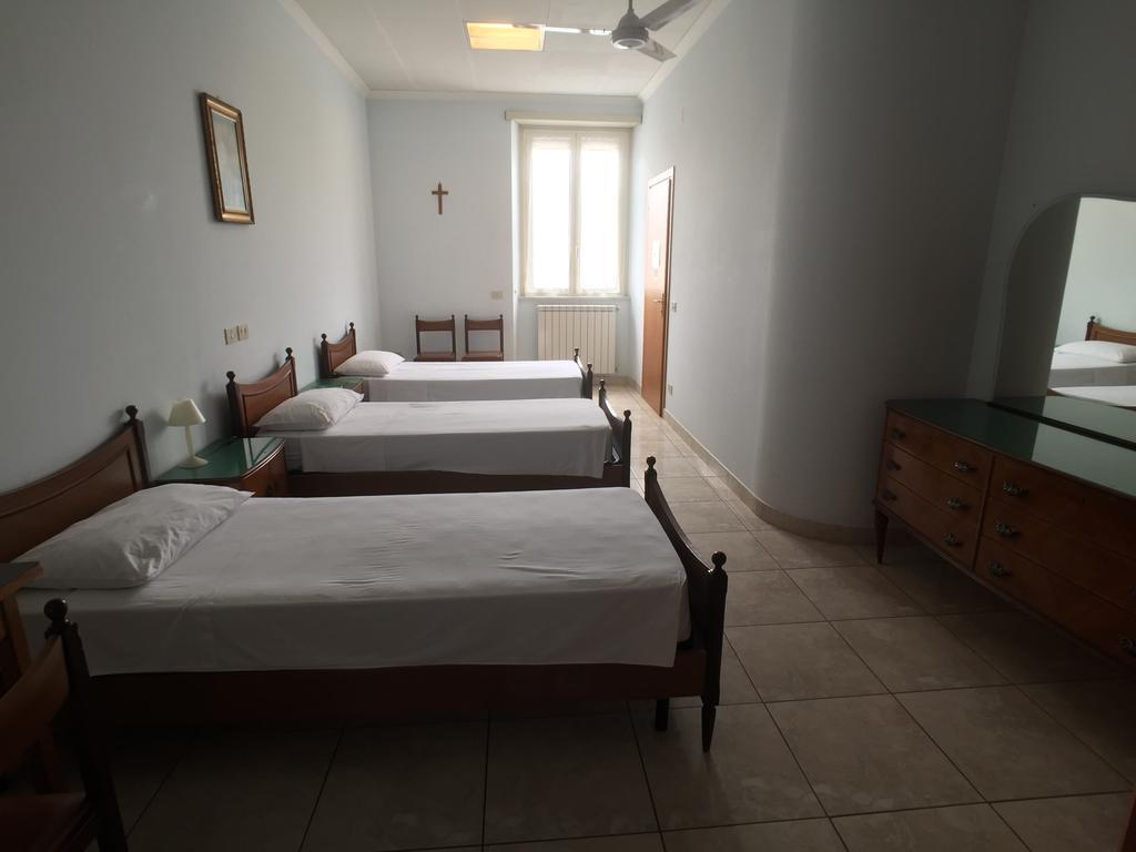 Casa Religiosa Per Ferie Ancelle Del Santuario Hotel โรม ภายนอก รูปภาพ