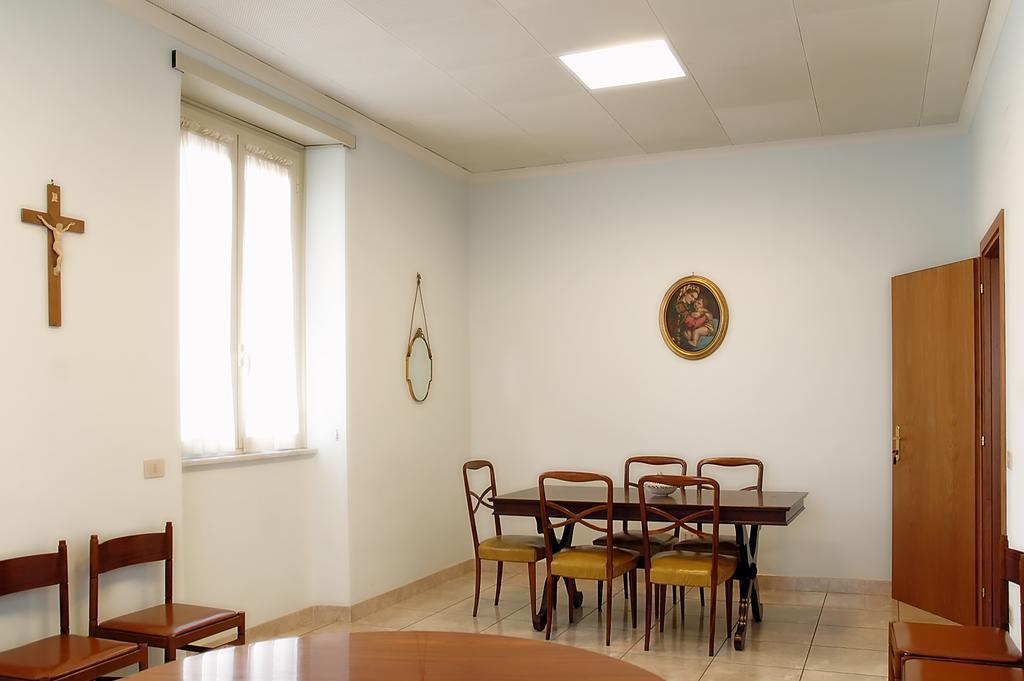 Casa Religiosa Per Ferie Ancelle Del Santuario Hotel โรม ภายนอก รูปภาพ