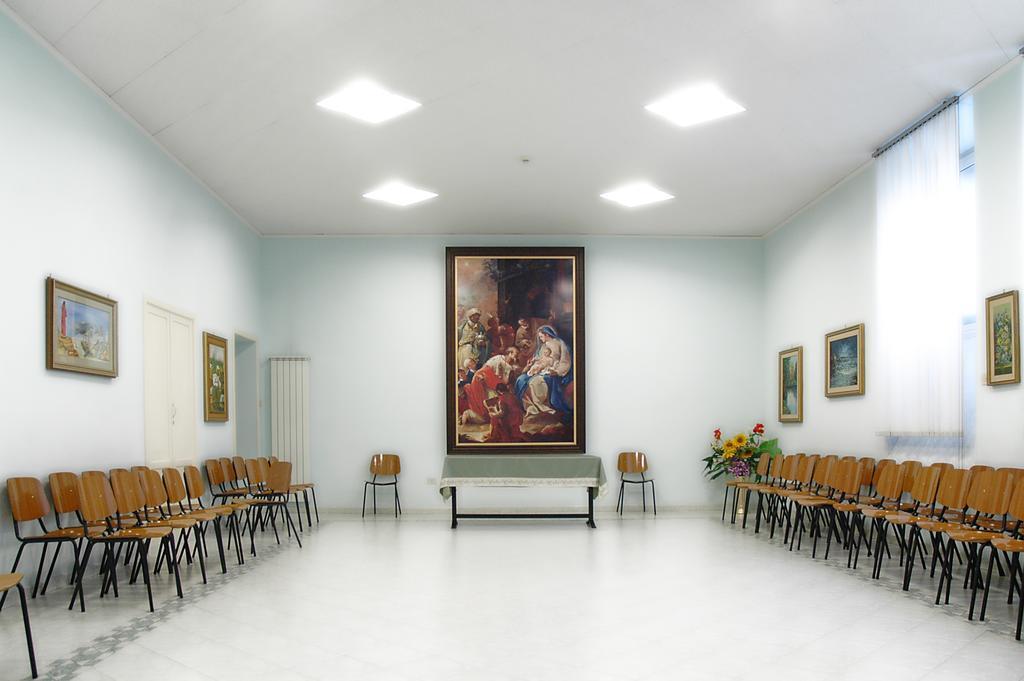 Casa Religiosa Per Ferie Ancelle Del Santuario Hotel โรม ภายนอก รูปภาพ