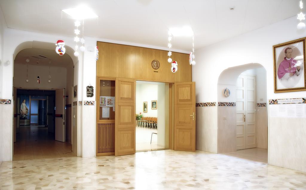 Casa Religiosa Per Ferie Ancelle Del Santuario Hotel โรม ภายนอก รูปภาพ