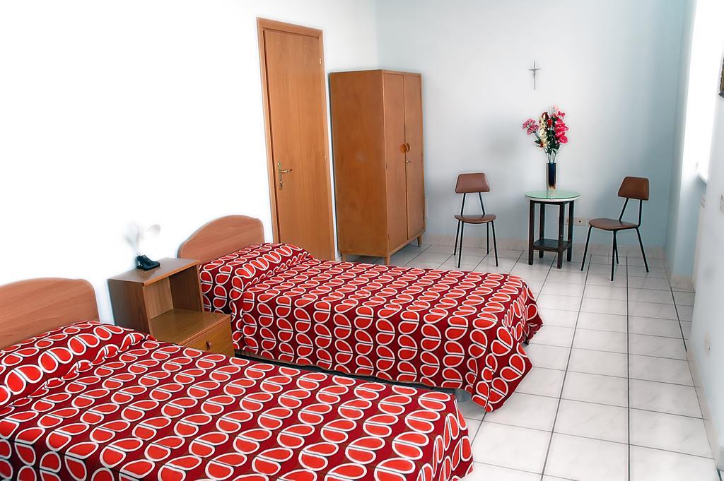 Casa Religiosa Per Ferie Ancelle Del Santuario Hotel โรม ภายนอก รูปภาพ